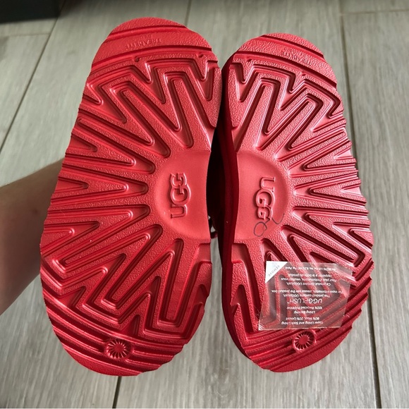 UGG NWOT Unisex Neumel Il Boots Toddler Chukka Red Size 10 - Picture 4 of 11